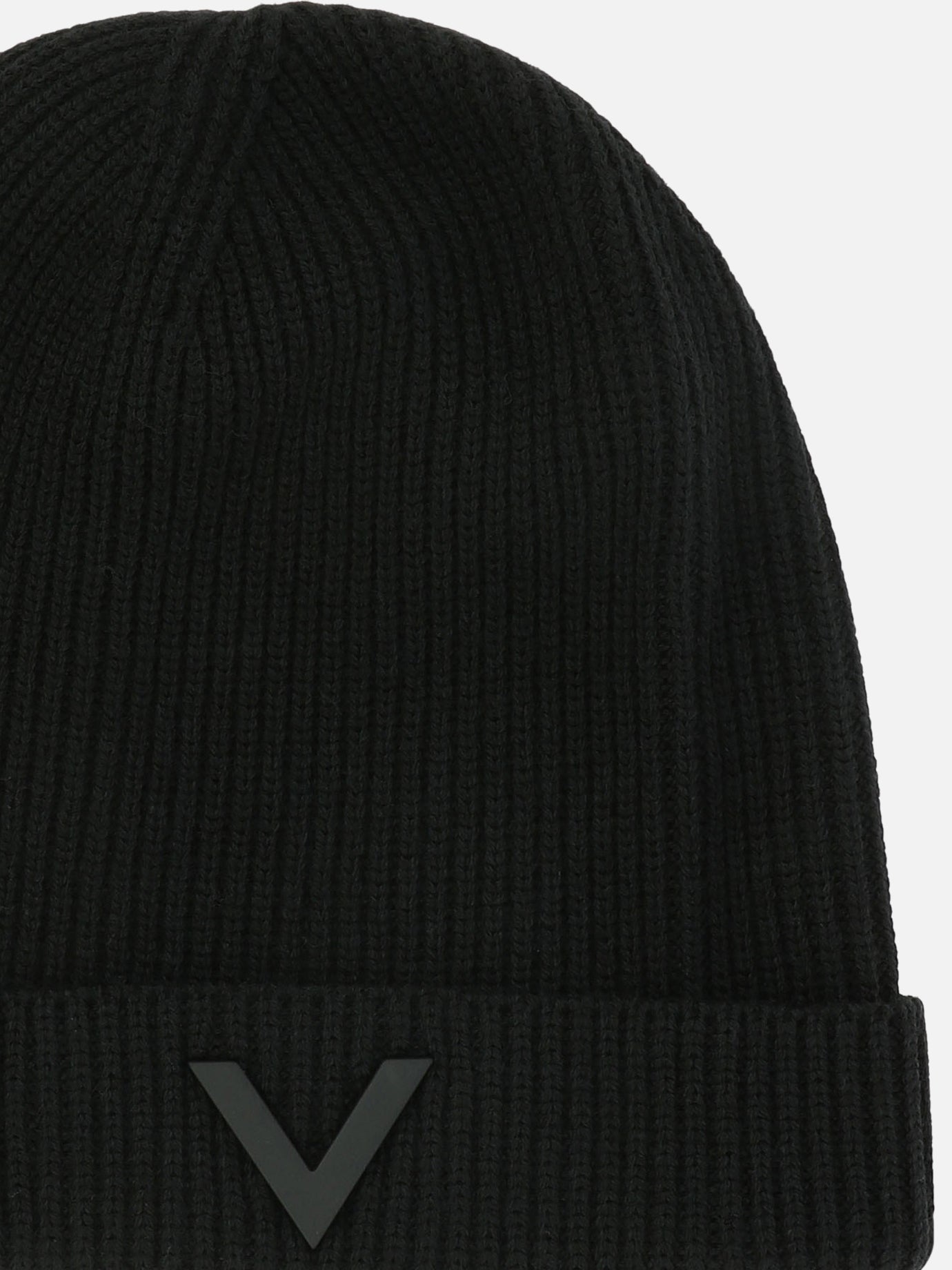 "V" beanie