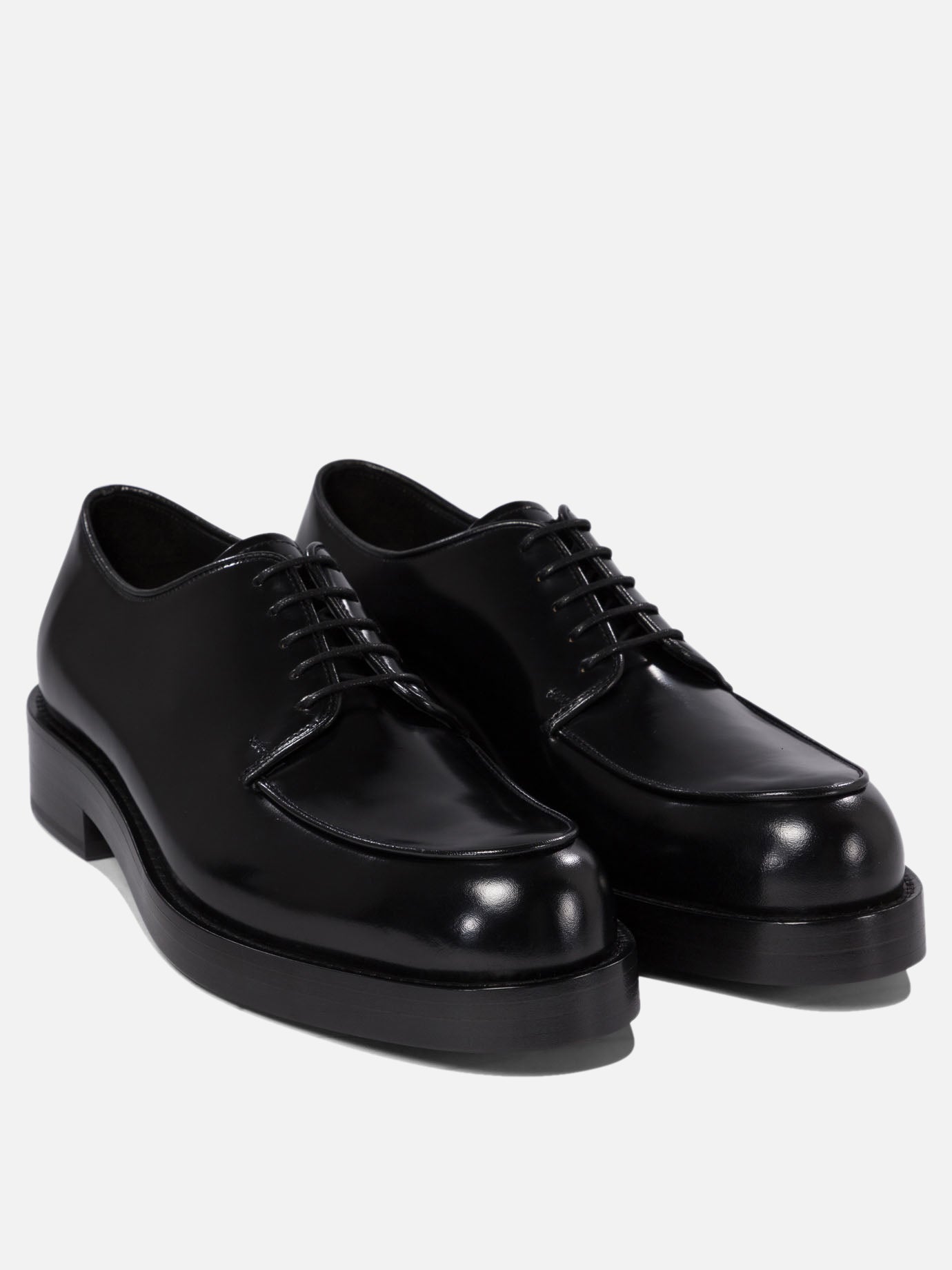 Brushed leather lace-up shoes