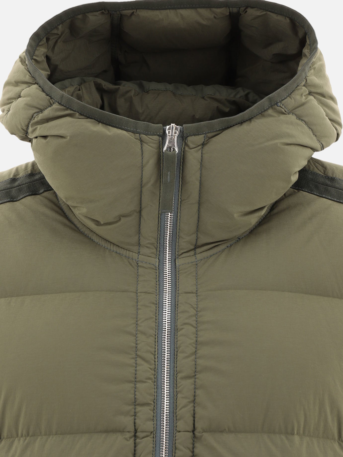 "Seamless Tunnel" down jacket